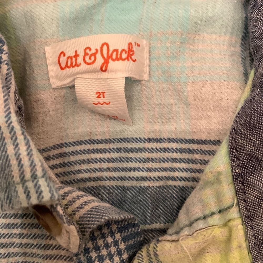 Cat & Jack Button Down 2T - Picture 3 of 4